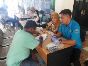 Menjelang Akhir Tahun 2019 : BNN Kota Tangerang Tes Urine Supir di Terminal Poris Plawad