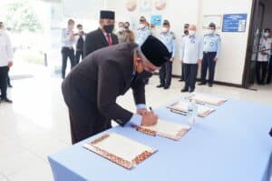 Pelantikan dan Pengambilan Sumpah Jabatan Pelantikan dan Pengambilan Sumpah Jabatan