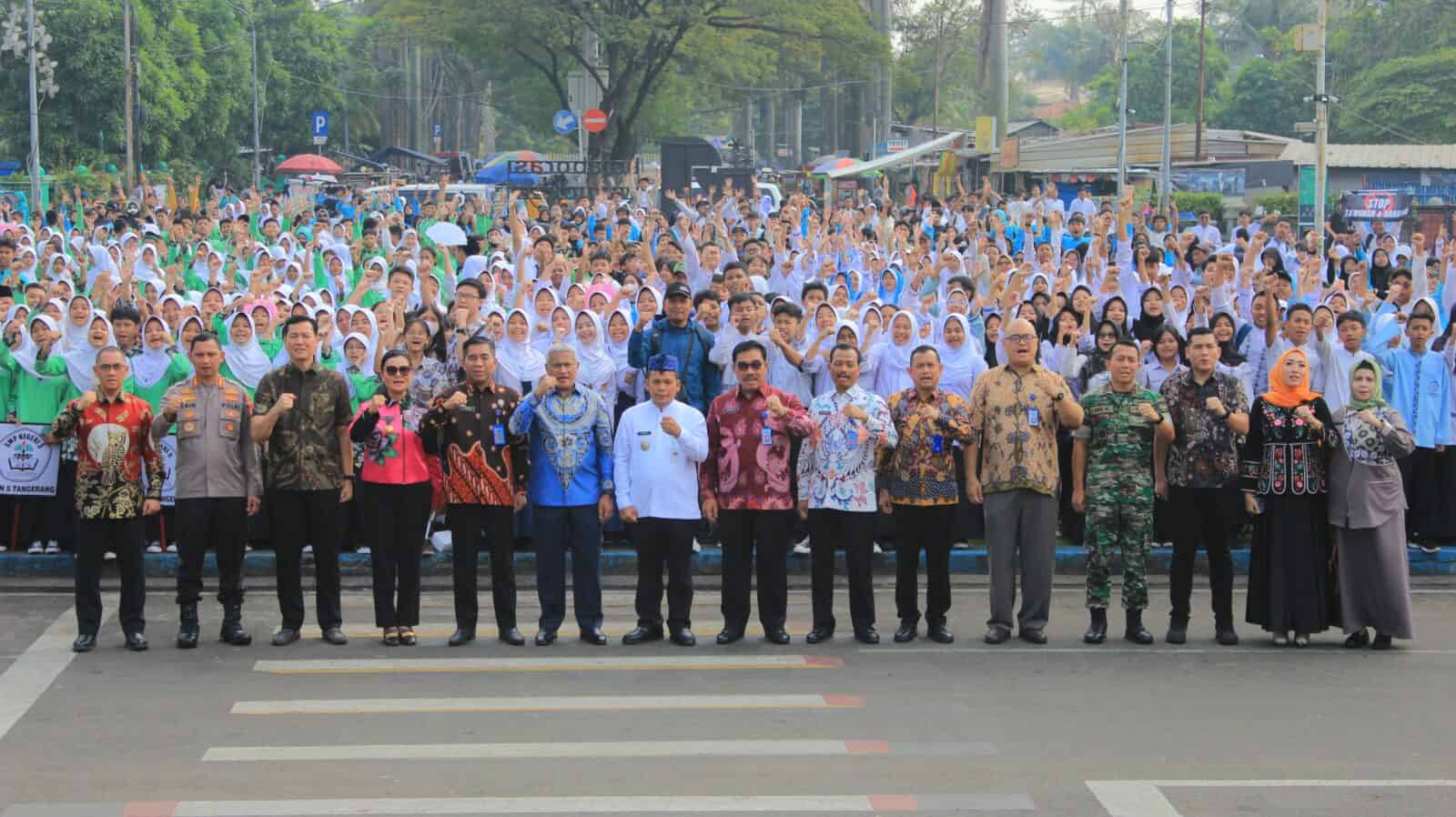 Deklarasi 5.000 Pelajar Kota Tangerang Anti Narkoba dan Tawuran Deklarasi 5.000 Pelajar Kota Tangerang Anti Narkoba dan Tawuran